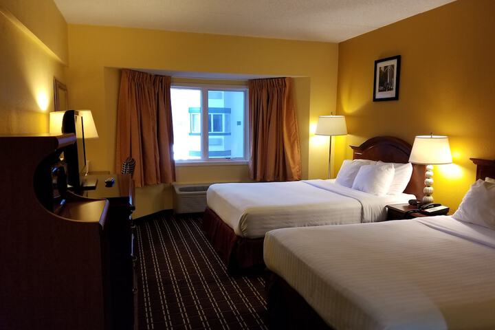 2 Queen Beds (1 of 4)
