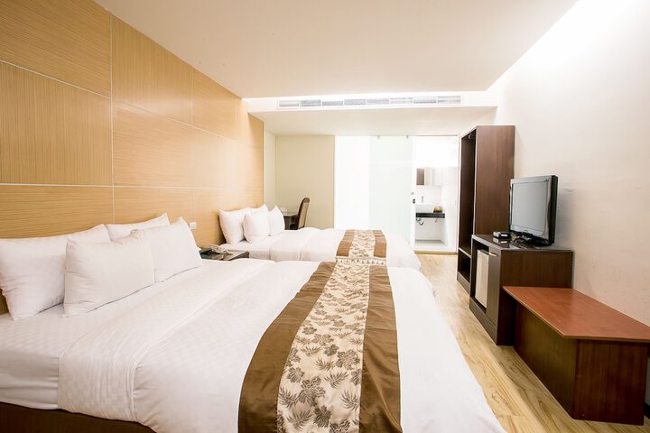 Room 8 of 25