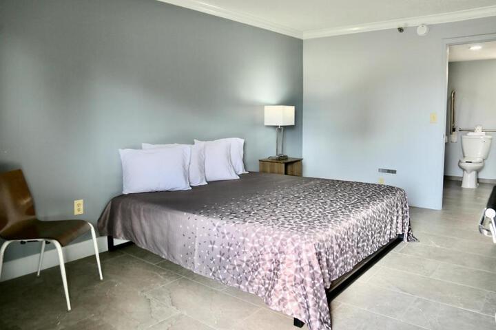 Standard Single Queen Bed (1 of 2)