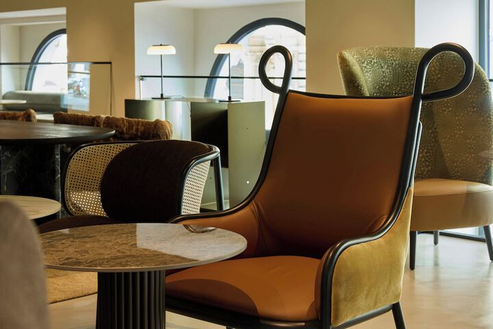 Lounge 82 of 89