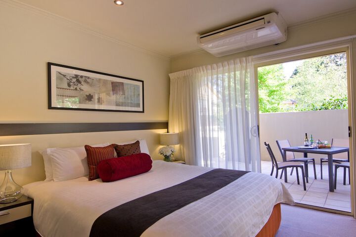 Room 1 of 18