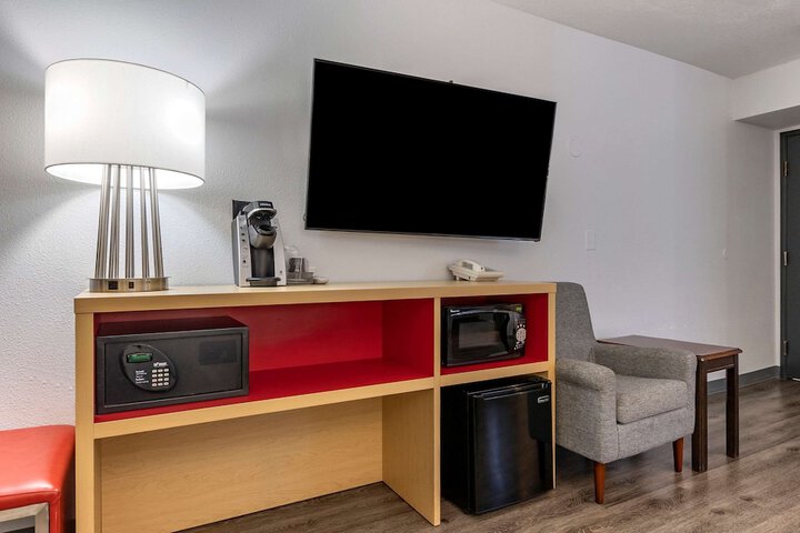 Room 9 of 37