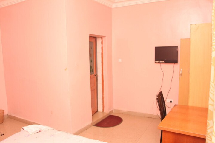 Room 8 of 16