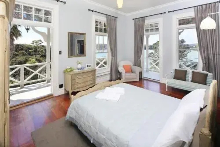 Room 2 of 10