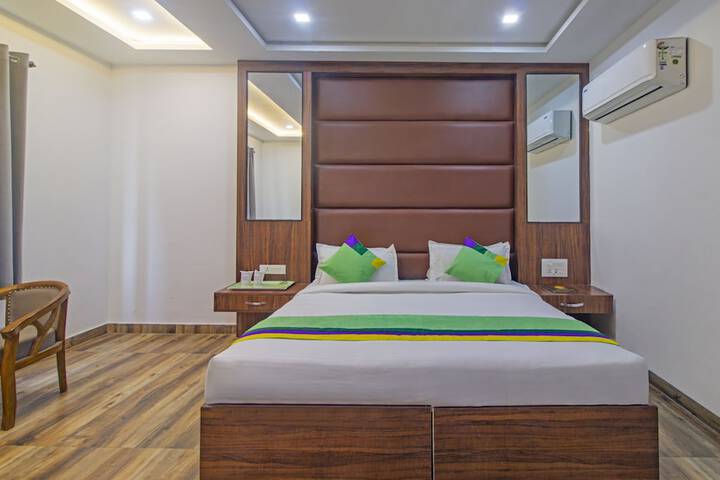 Room 14 of 33