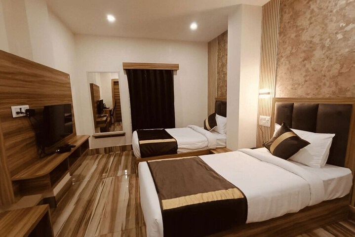Room 12 of 36