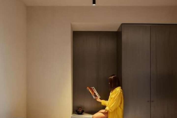 Room 9 of 16