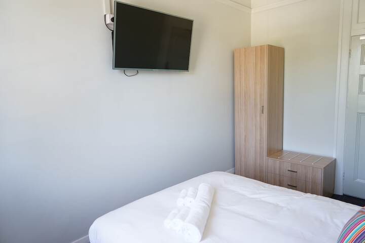 Room 17 of 43