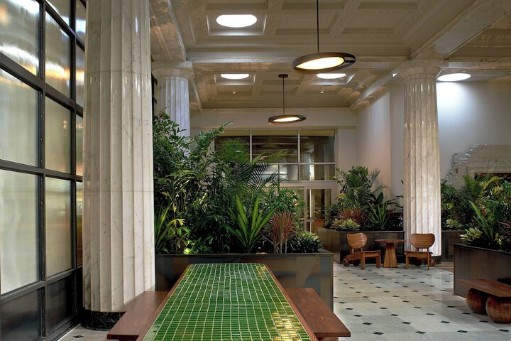 Lobby lounge