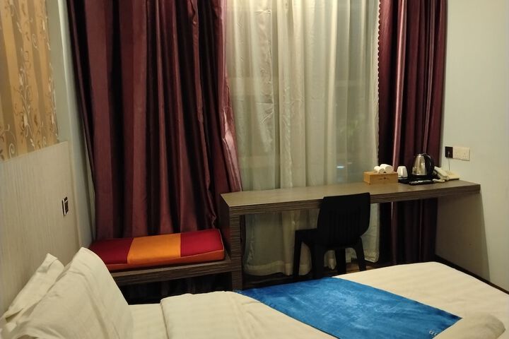 Room 28 of 66