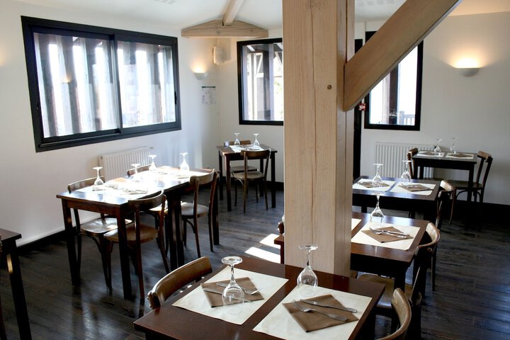 Dining 12 of 25