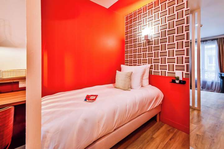 Room 19 of 77