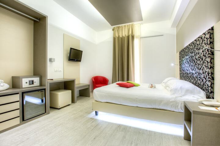 Room 4 of 34