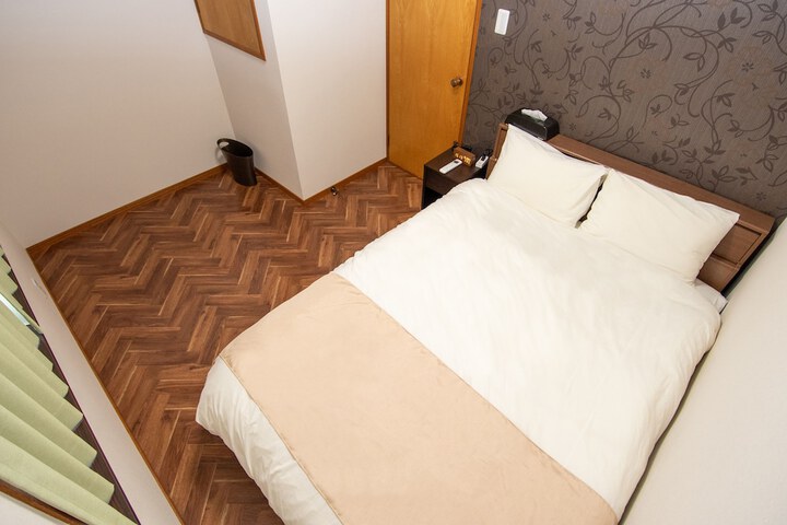 Room 4 of 31