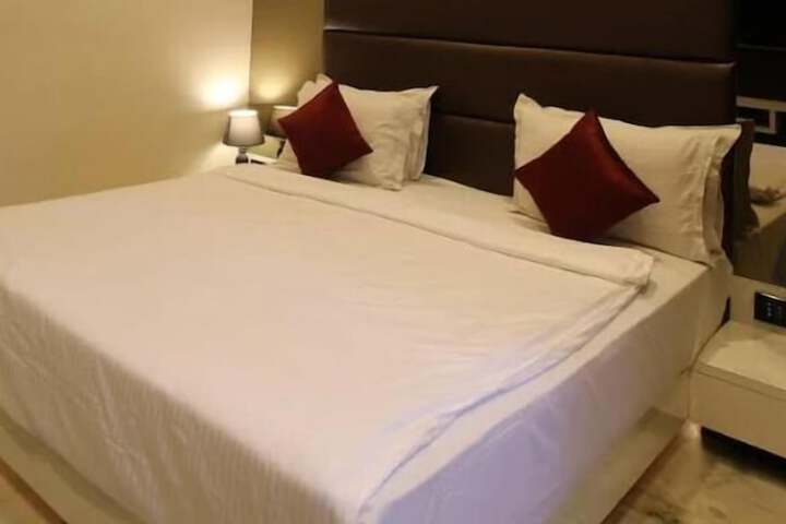 Room 2 of 7