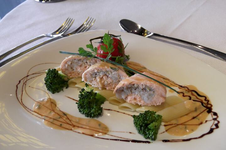 Dining 11 of 34