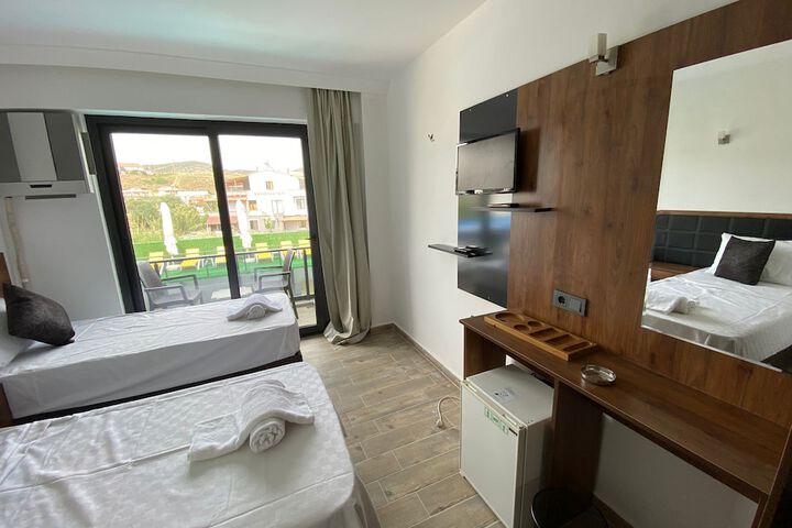 Room 6 of 38