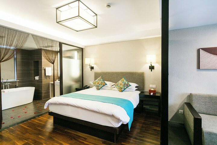 Room 12 of 28