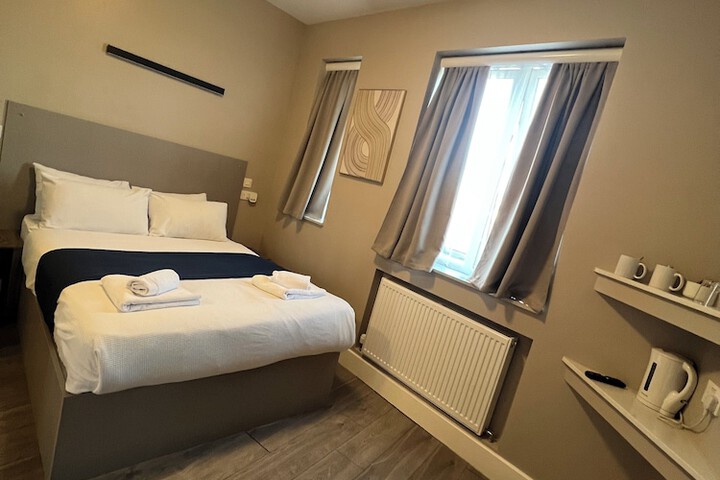 Room 6 of 91