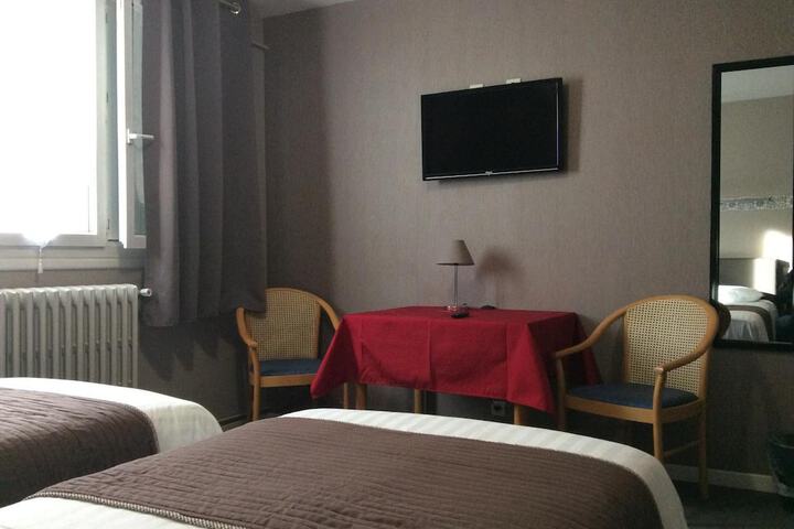 Room 13 of 42