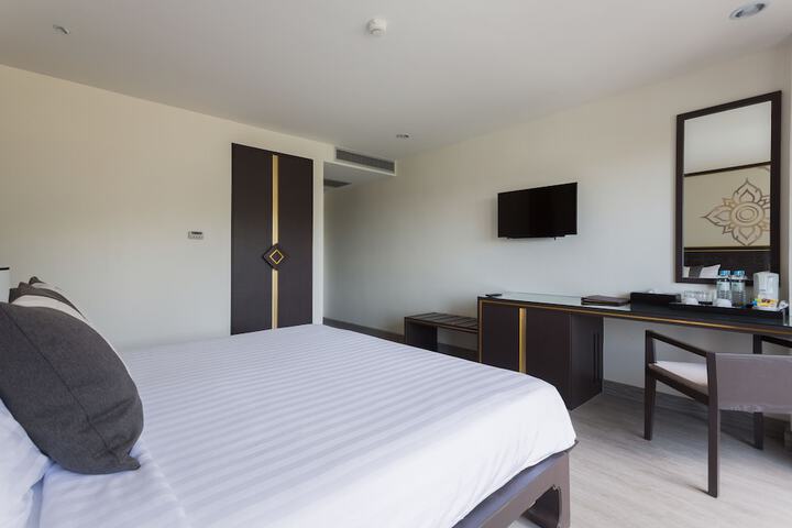 Room 8 of 84