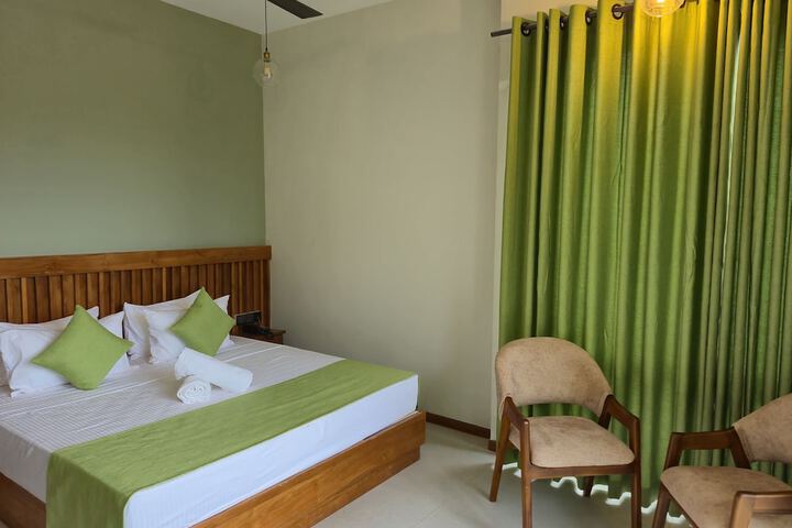 Room 3 of 77