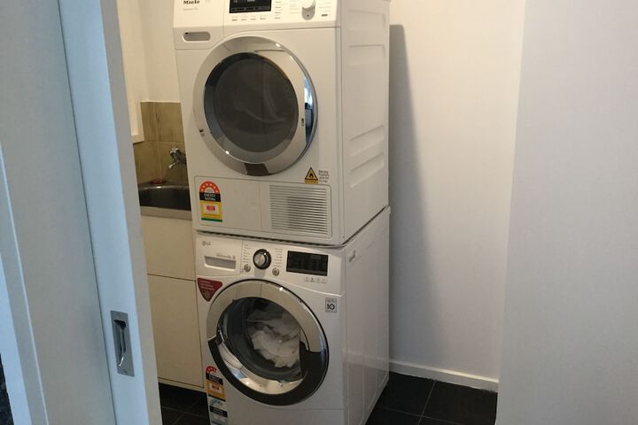 Room 10 of 14