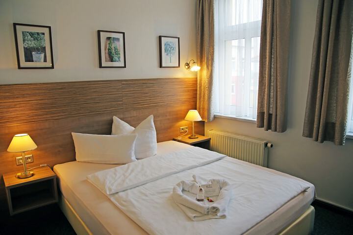 Room 3 of 85