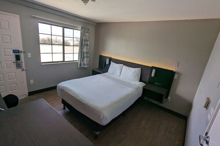 Room 51 of 99