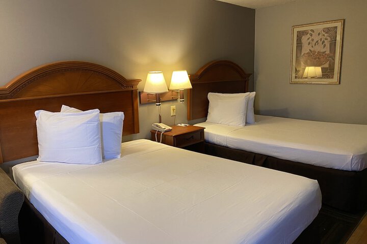 2 Double Beds (11 of 12)