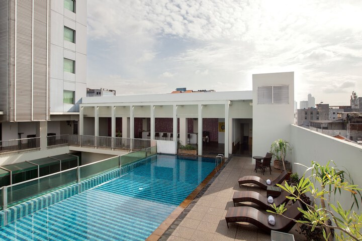 Hotel with Pool