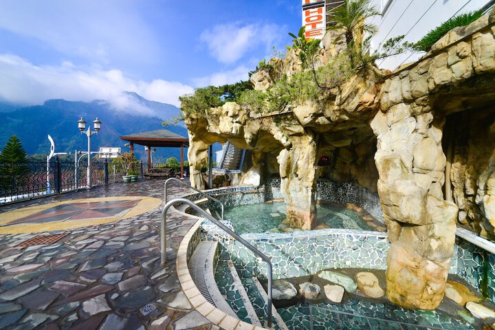 Pools & Facilities
