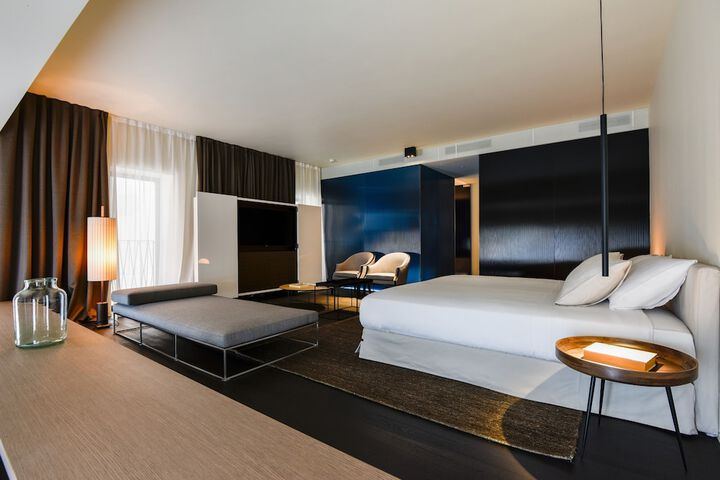 Room 6 of 43