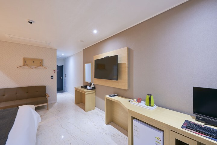 Room 44 of 61