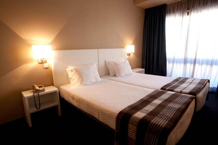 Room 12 of 40