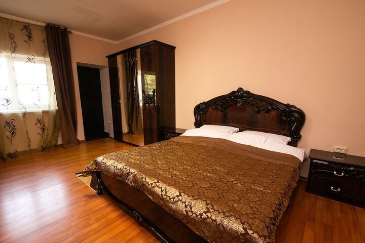 Room 7 of 19