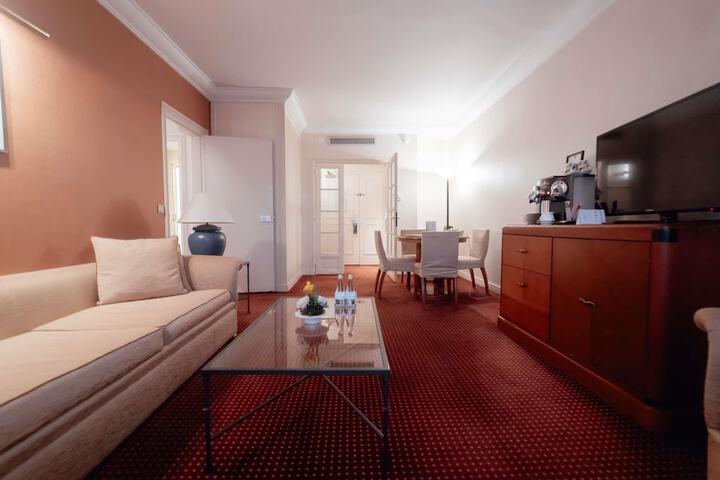 Room 52 of 263