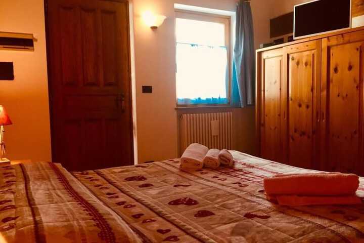 Room 5 of 10