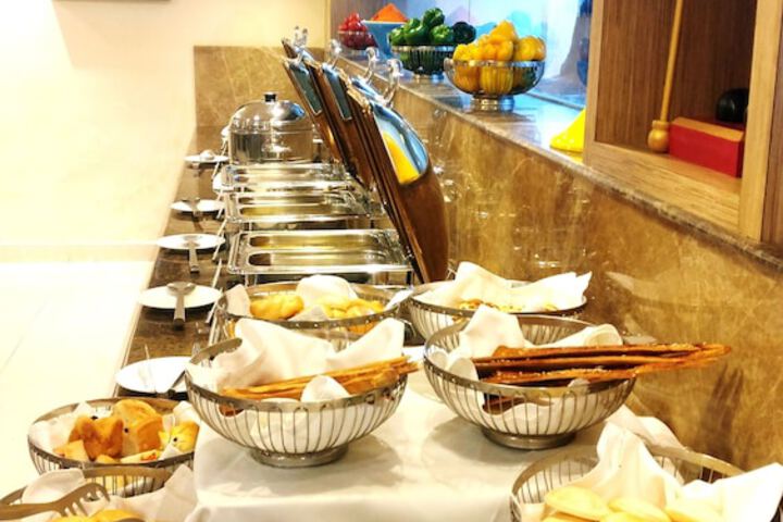 Breakfast/Coffee Service 16 of 40