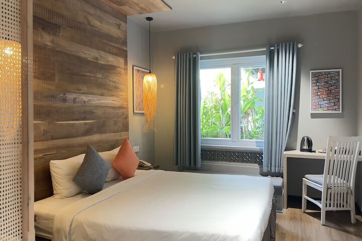 Room 5 of 40
