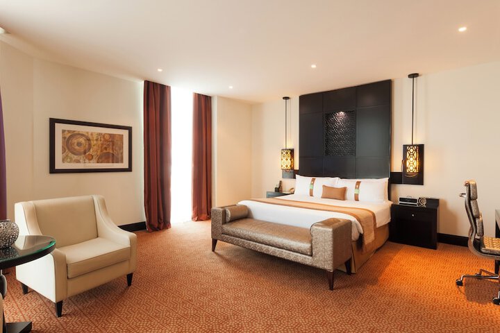 Room 42 of 211