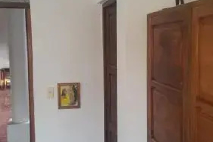 Room 5 of 12