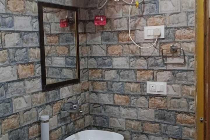 Tirthan Villa Resort