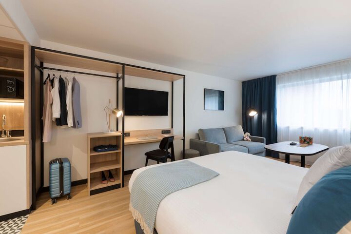 Room 25 of 43