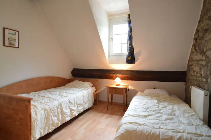 Room 4 of 20