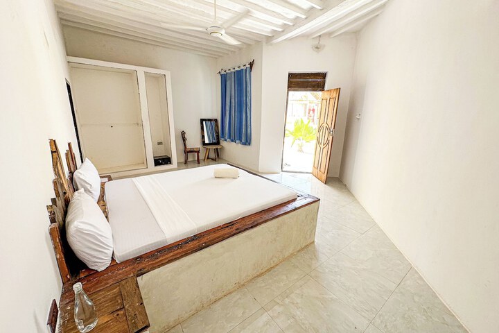 Room 3 of 48