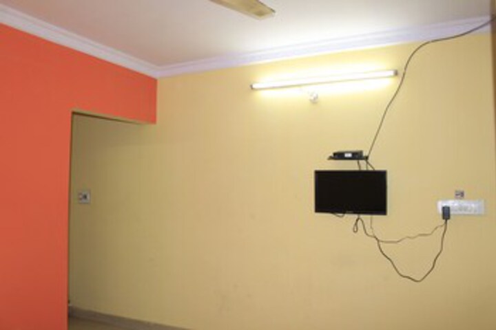 Room 10 of 12