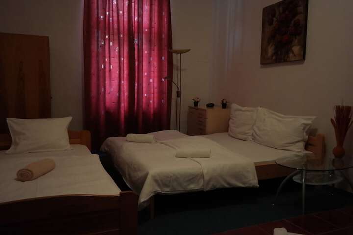 Room 42 of 106