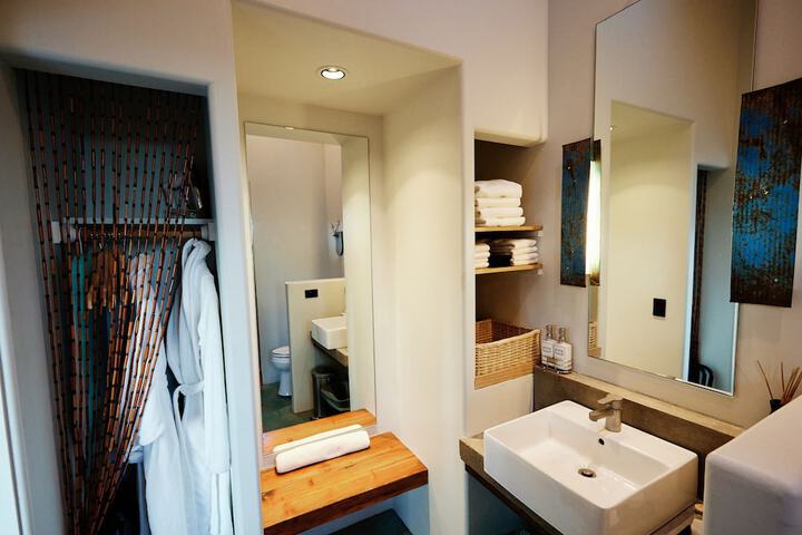 Room 28 of 48