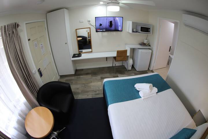 Room 5 of 121